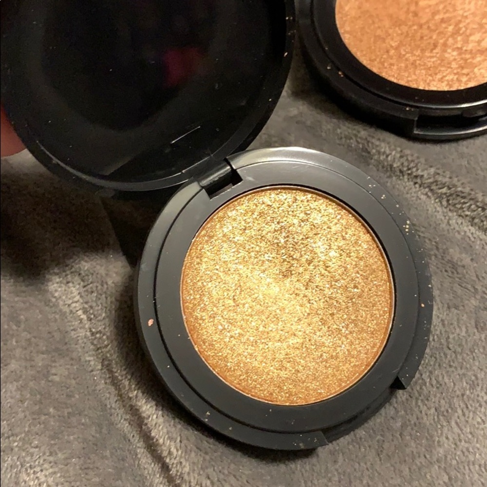 Eyeshadows - Picture 2 of 7
